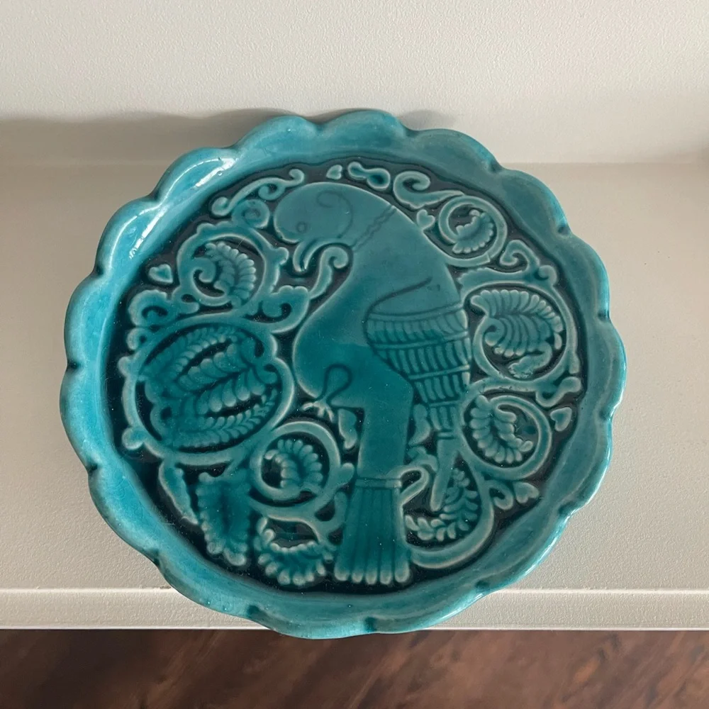 Hand painted ceramic dish with bird design - Picture 2 of 3